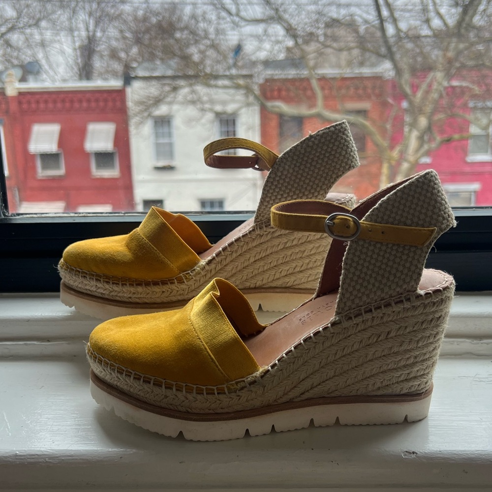 Gentle souls by Kenneth Cole mustard wedge espadrille sandals